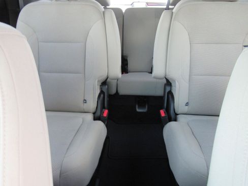 Used 2023 Chevrolet Traverse LT FWD image 39