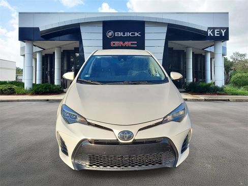 Used 2017 Toyota Corolla SE image 2