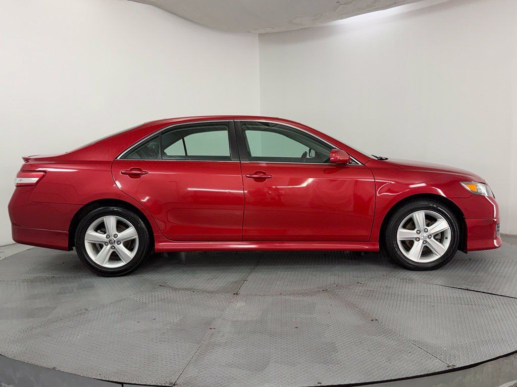 Used 2011 Toyota Camry SE w/ SE Extra-Value Pkg #1 FWD image 5