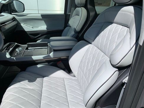 New 2026 Lincoln Navigator L Black Label AWD/4WD image 15