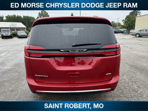 New 2027 Chrysler Pacifica Select AWD/4WD image 3