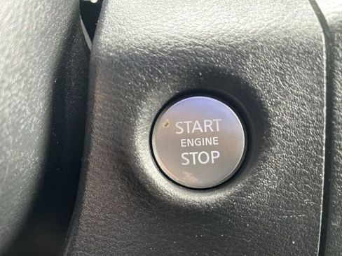 Used 2022 Nissan Frontier SV w/ Technology Package RWD image 16