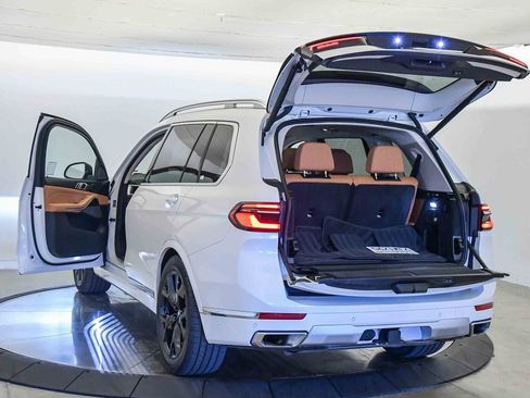 Certified 2024 BMW X7 xDrive40i w/ Premium Package image 29