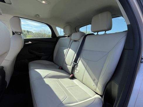 Used 2018 Ford Focus Titanium w/ Titanium Technology Package image 19
