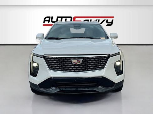 Used 2025 Cadillac XT4 Premium Luxury w/ Technology Package AWD/4WD image 2
