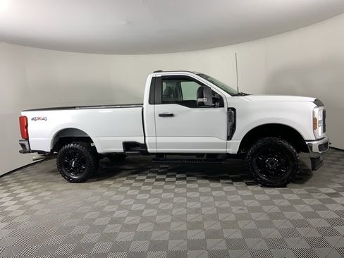 Used 2024 Ford F250 XL w/ XL Chrome Package image 5