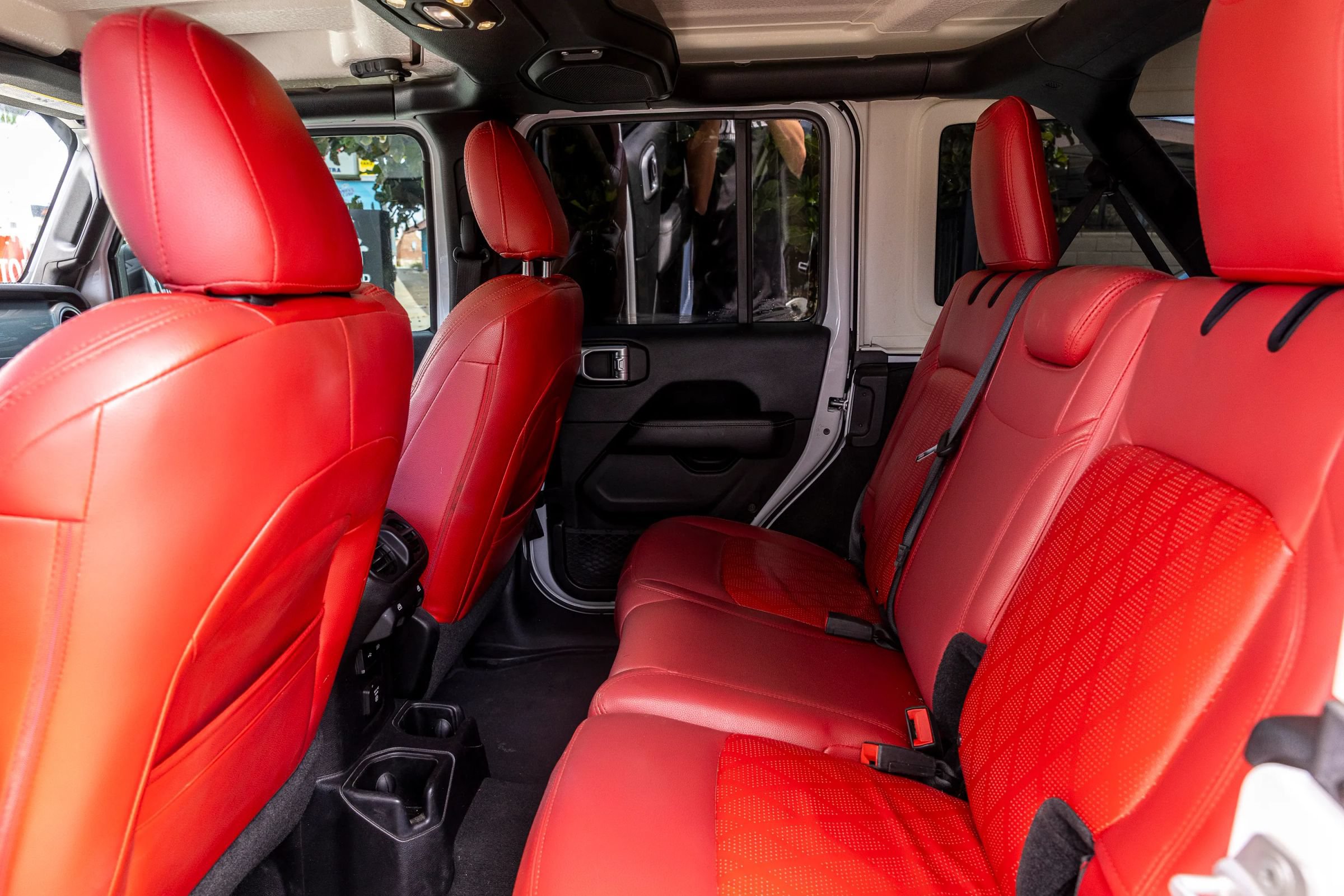 Used 2019 Jeep Wrangler Unlimited Sahara AWD/4WD image 25