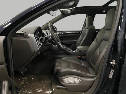 Used 2018 Porsche Cayenne S image 30