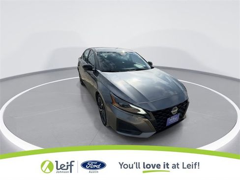 Used 2024 Nissan Altima 2.5 SR image 2