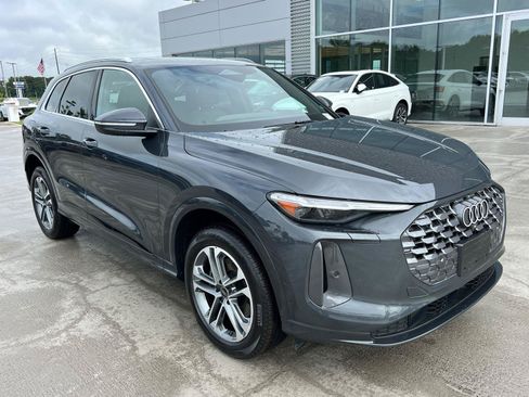 Certified 2025 Audi Q5 Premium w/ Premium Plus AWD/4WD image 3