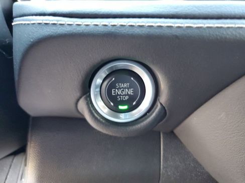 Used 2025 Chevrolet Suburban Premier RWD image 23