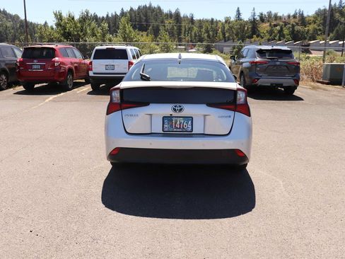 Certified 2022 Toyota Prius LE FWD image 6