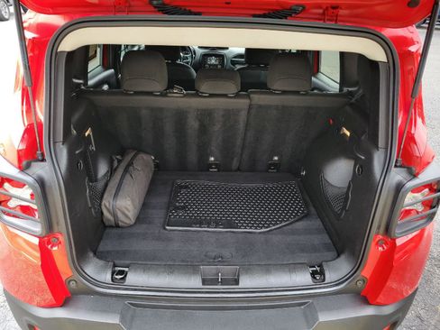 Used 2017 Jeep Renegade Trailhawk AWD/4WD image 29