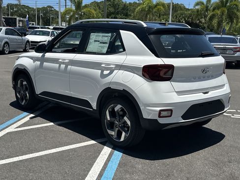 New 2025 Hyundai Venue Limited image 8