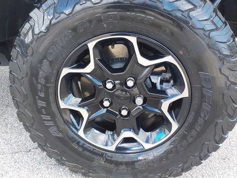 Used 2022 Jeep Wrangler Unlimited Rubicon 4xe w/ Cold Weather Group AWD/4WD image 32