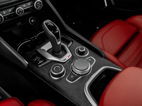 Used 2023 Alfa Romeo Giulia Sprint image 36