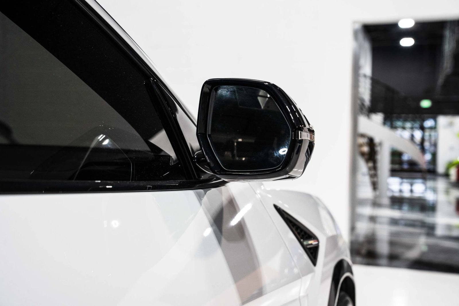 Used 2022 Lamborghini Urus AWD/4WD image 10