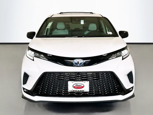 New 2025 Toyota Sienna XSE FWD image 2