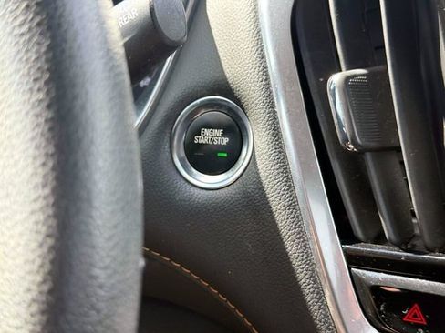 Used 2021 Chevrolet Traverse LS FWD image 24