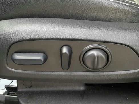 Used 2024 GMC Terrain SLT image 20