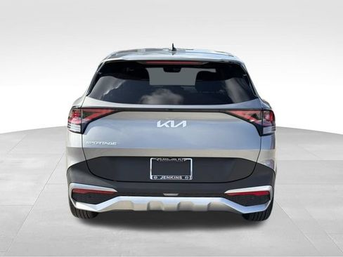 Used 2025 Kia Sportage LX FWD image 4