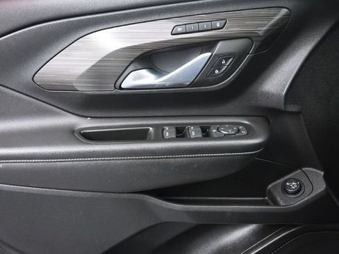Used 2022 GMC Terrain SLT w/ Infotainment Package II FWD image 25