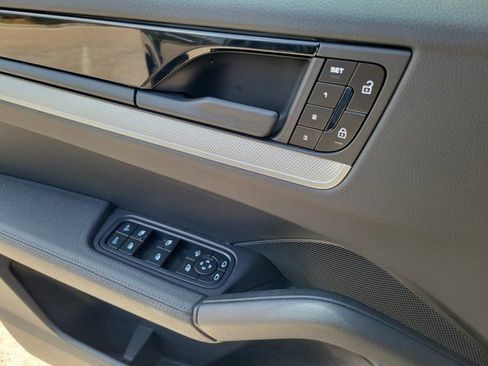 Certified 2024 Porsche Cayenne AWD/4WD image 19