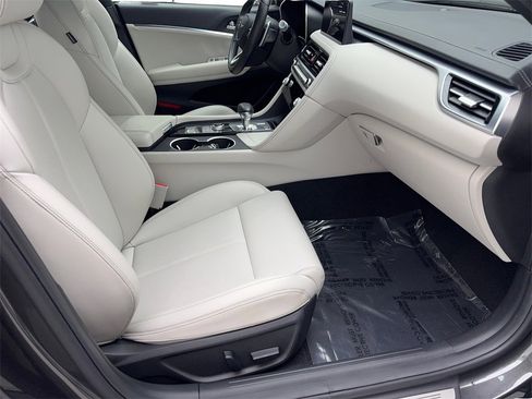 Used 2025 Genesis G70 2.5T image 44