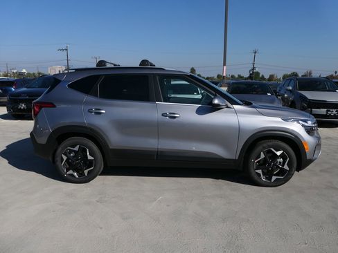 New 2026 Kia Seltos EX image 2