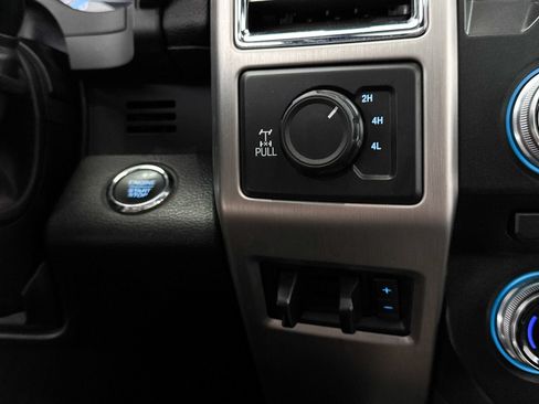 Used 2018 Ford F250 Platinum w/ Platinum Ultimate Package AWD/4WD image 9