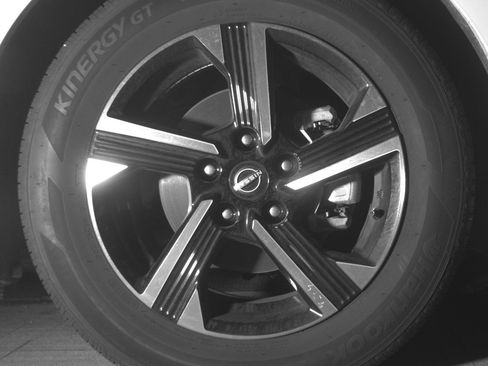 Used 2025 Nissan Sentra SV FWD image 13