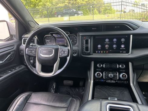 Used 2021 GMC Yukon Denali w/ Denali Premium Package RWD image 18
