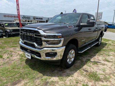 Used 2026 RAM 2500 Big Horn AWD/4WD image 3