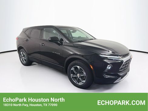 Used 2025 Chevrolet Blazer LT FWD image 1