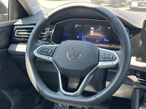 Certified 2025 Volkswagen Jetta SE w/ Sunroof Package FWD image 13