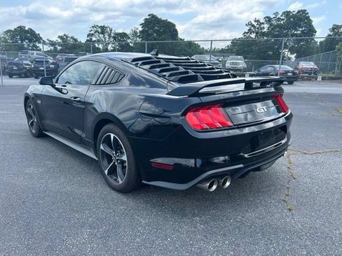 Used 2022 Ford Mustang GT RWD image 3