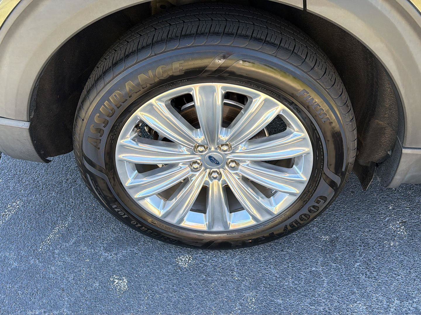 Used 2020 Ford Explorer Limited RWD image 42