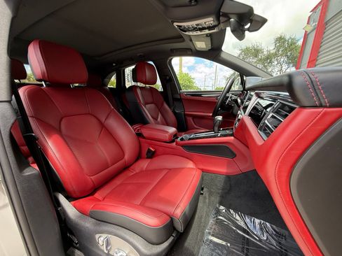 Used 2022 Porsche Macan S AWD/4WD image 38
