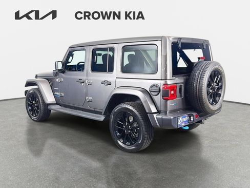 Used 2022 Jeep Wrangler Unlimited Sahara w/ Cold Weather Group AWD/4WD image 8