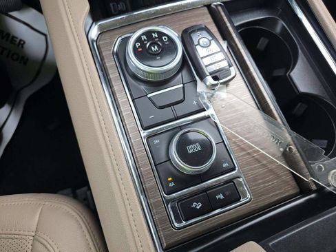 Used 2024 Ford Expedition Limited AWD/4WD image 14