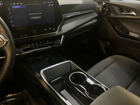 Used 2025 Chevrolet Equinox LT image 40