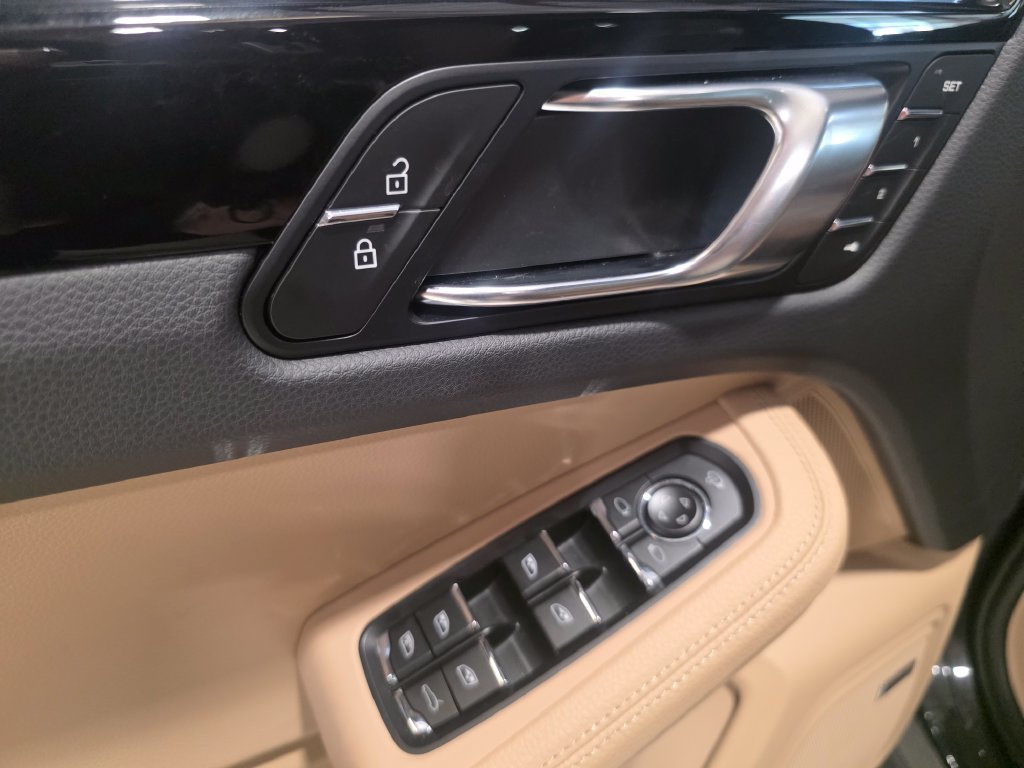 Certified 2026 Porsche Macan S AWD/4WD image 24