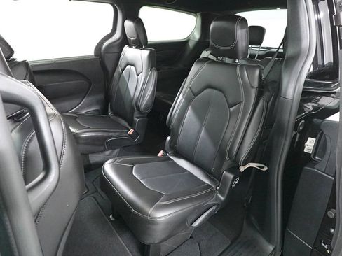 Used 2024 Chrysler Pacifica Touring-L w/ S Appearance Package image 25