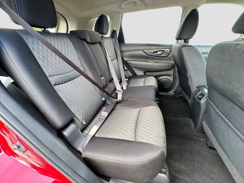 Used 2017 Nissan Rogue SV FWD image 32