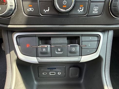 Used 2023 GMC Terrain SLT w/ LPO, Floor Liner Package AWD/4WD image 36