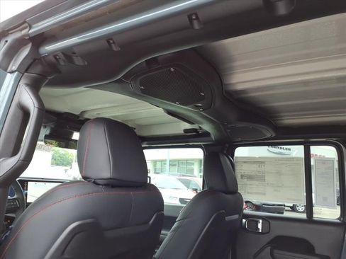 New 2025 Jeep Gladiator Rubicon w/ Convenience Group image 18