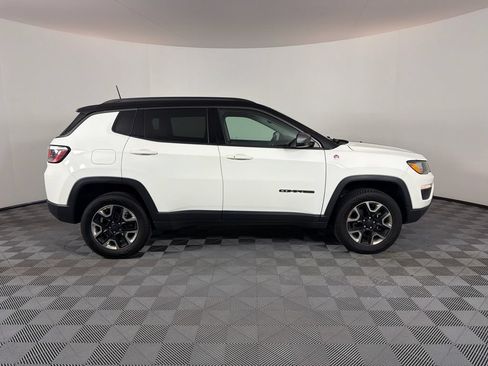 Used 2018 Jeep Compass Trailhawk w/ Leather Interior Group AWD/4WD image 2