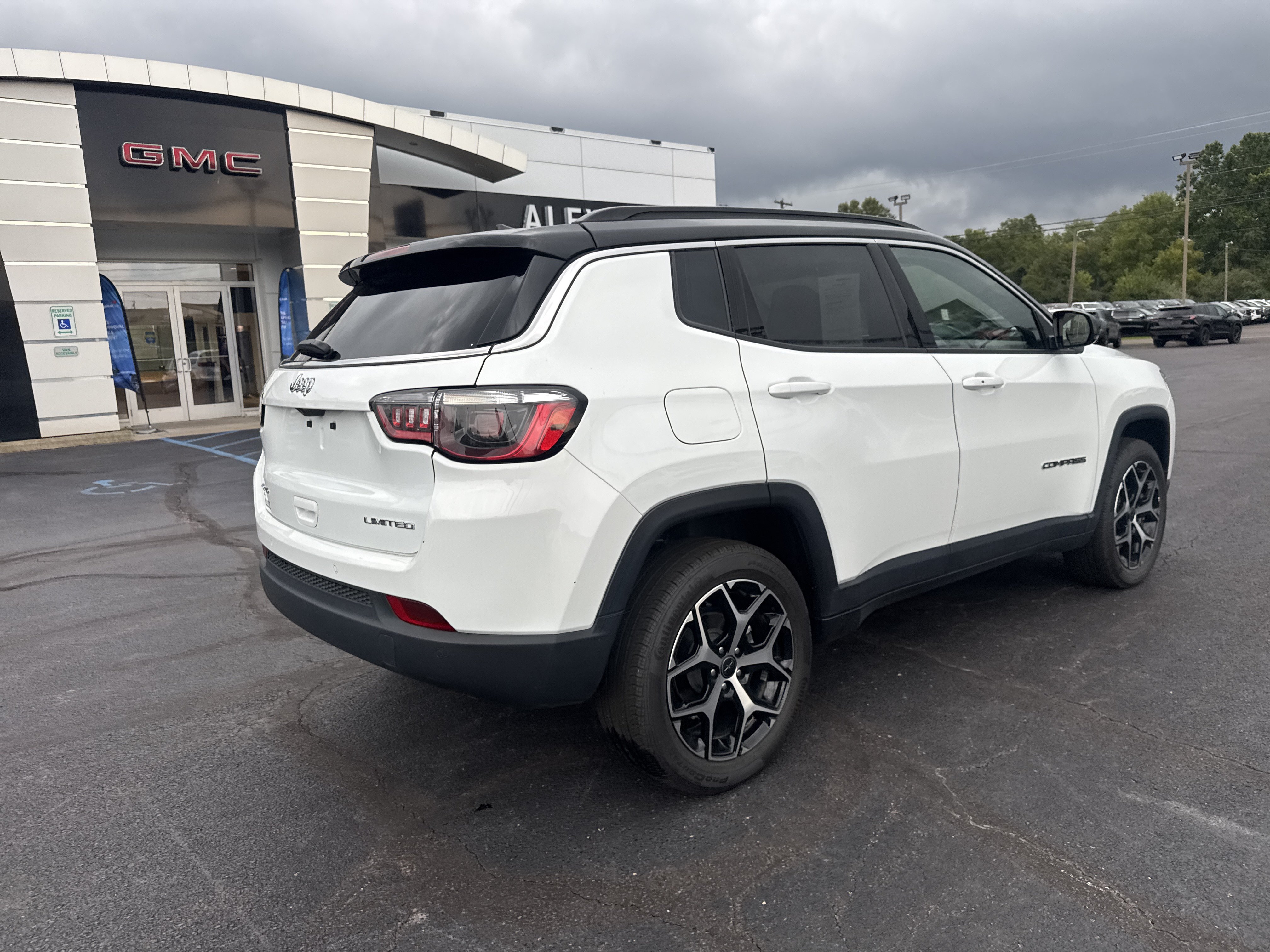 Used 2026 Jeep Compass Limited AWD/4WD image 3
