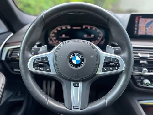Used 2020 BMW M550i xDrive w/ Dynamic Handling Package AWD/4WD image 17