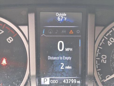 Used 2022 Toyota Tacoma SR5 RWD image 10